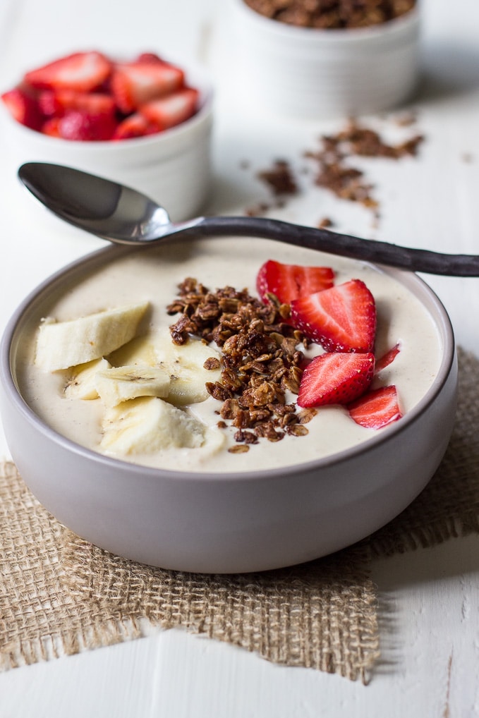 Peanut Butter, Banana and Oatmeal Smoothie Bowl